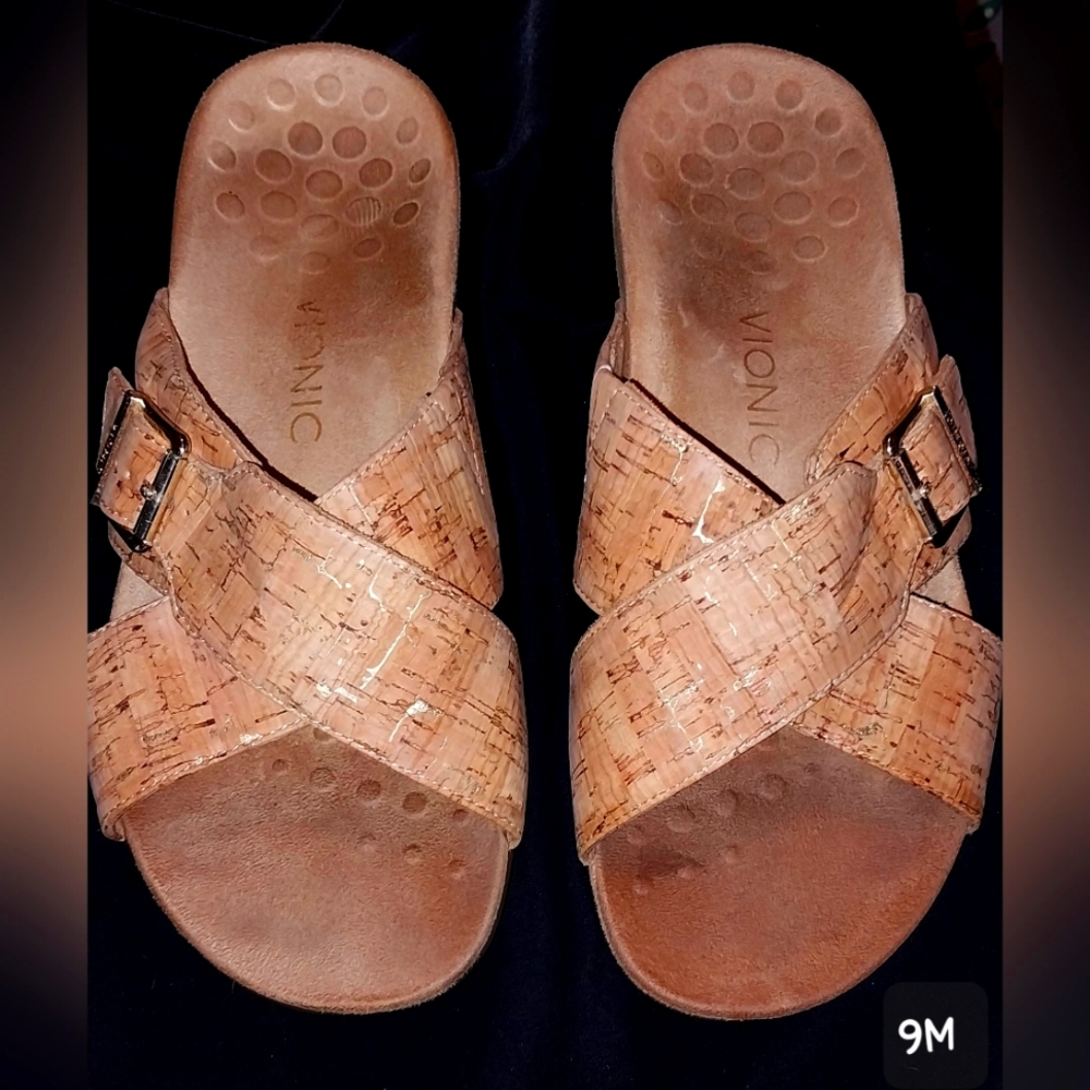 Woman’s Vionic sandals Size Nine Gold/Cork